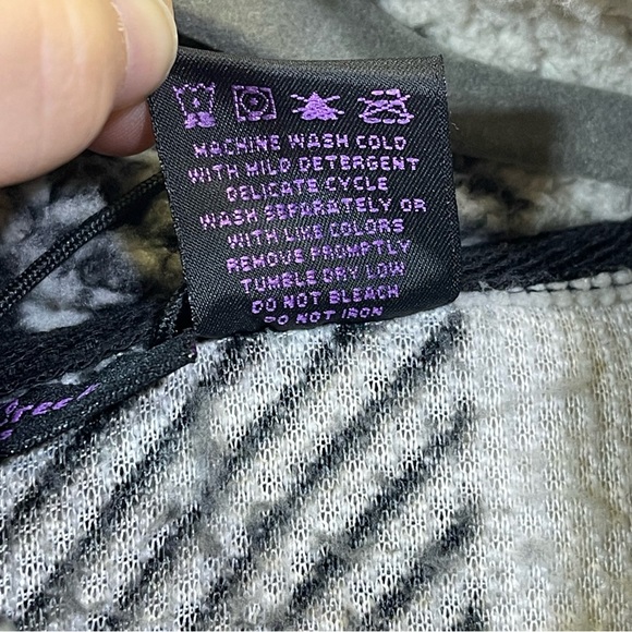 Canyon Creek, Buffalo Print Sherpa Pull Over. Size XL. Excellent condition! - Picture 3 of 4